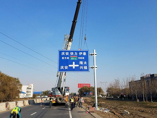 河南河南道路护栏网网片该如何进行正确的选购呢？